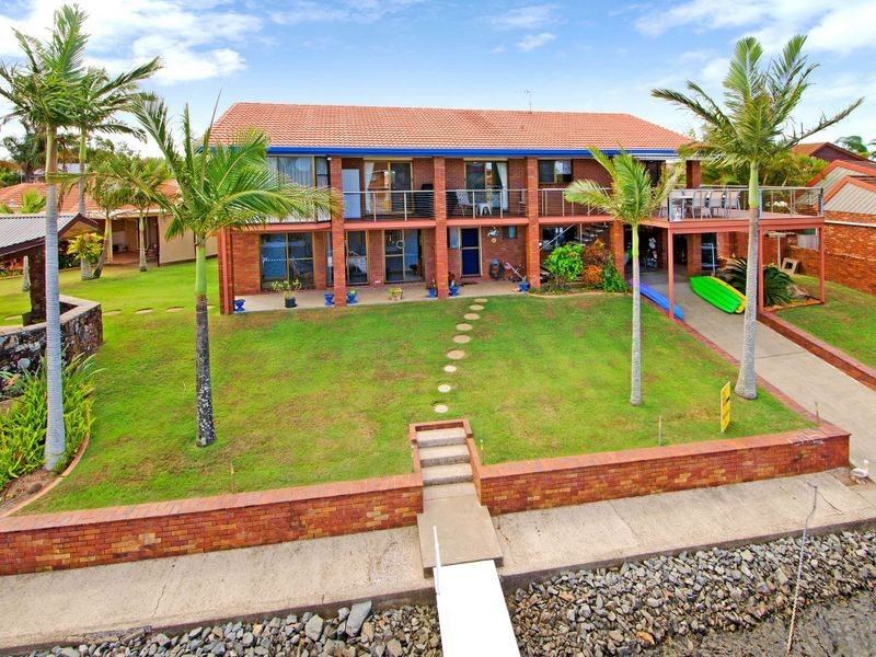 17 Erave Avenue, Runaway Bay QLD 4216