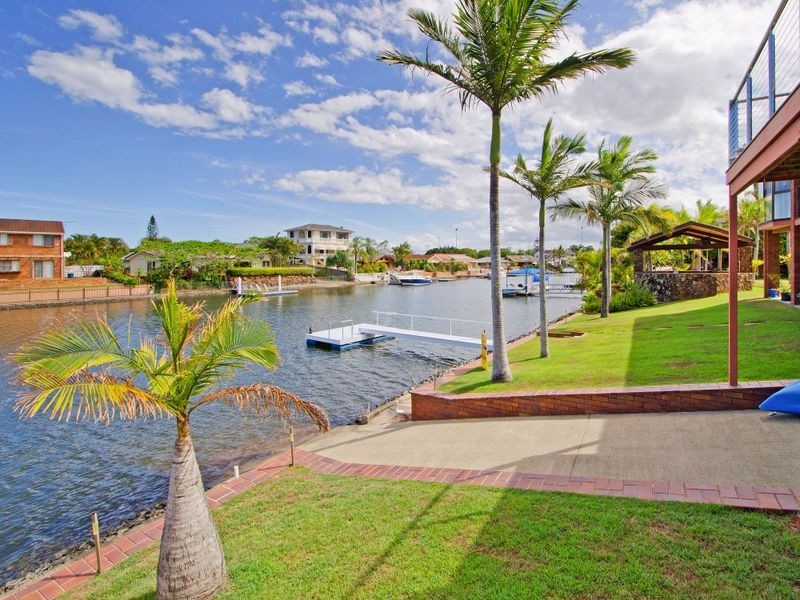 17 Erave Avenue, Runaway Bay QLD 4216