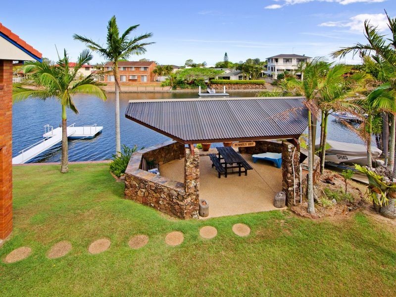 17 Erave Avenue, Runaway Bay QLD 4216
