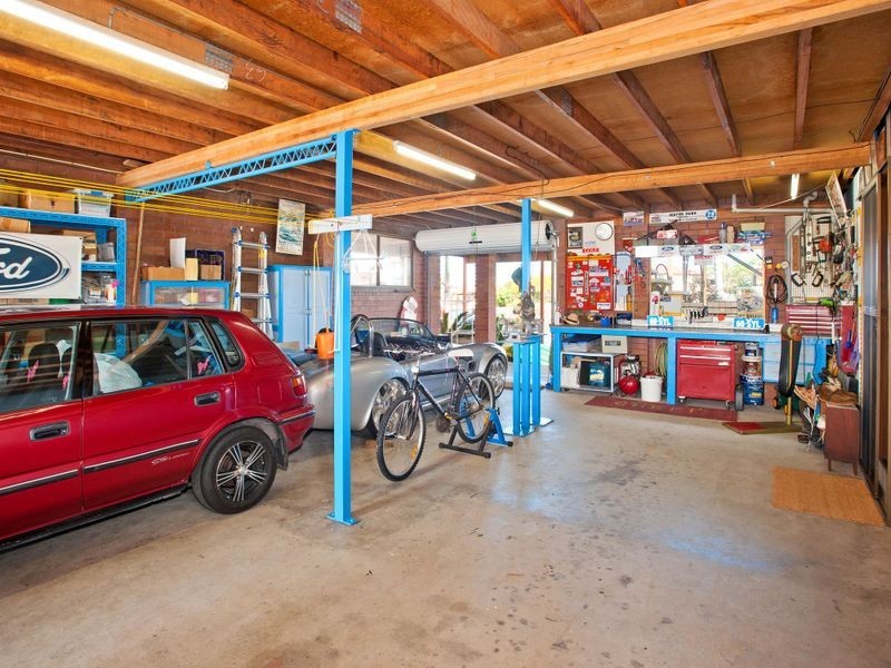 17 Erave Avenue, Runaway Bay QLD 4216