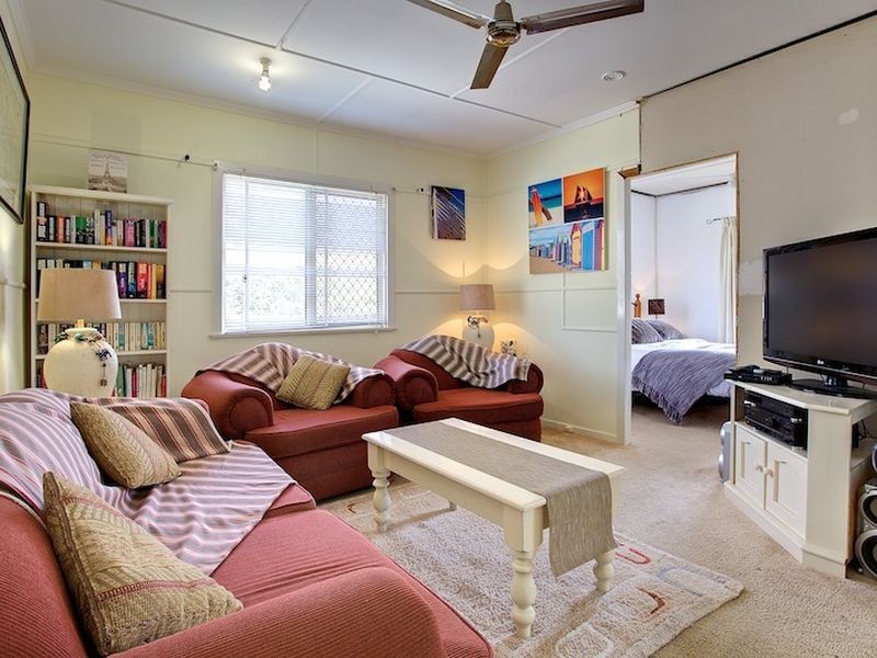 31 Ocean Street, Runaway Bay QLD 4216