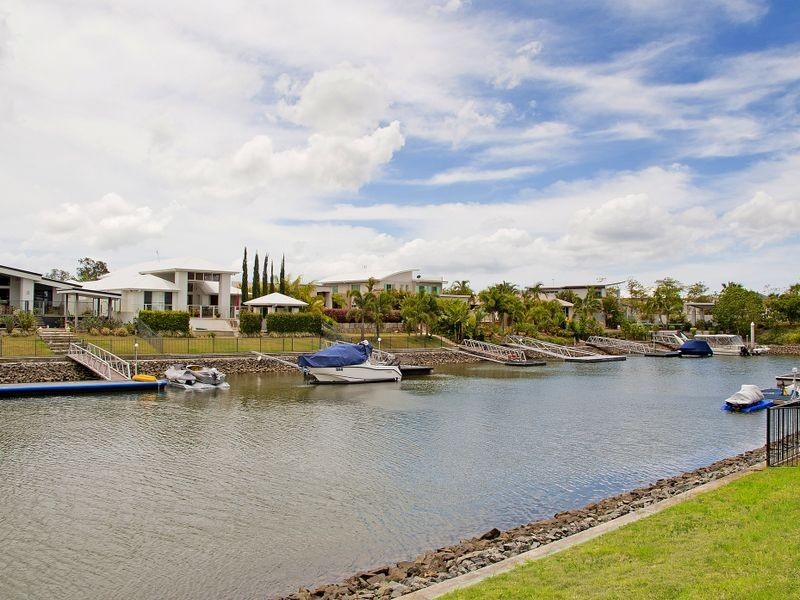 32 Ferrymans Court -RIVERLINKS, Helensvale QLD 4212