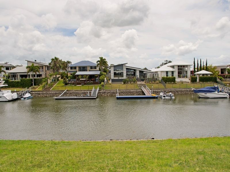 32 Ferrymans Court -RIVERLINKS, Helensvale QLD 4212