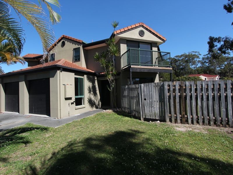 2/184 Greenacre Drive, Arundel QLD 4214