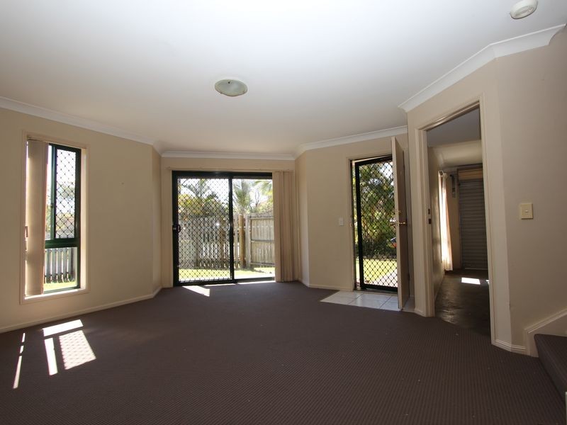 2/184 Greenacre Drive, Arundel QLD 4214