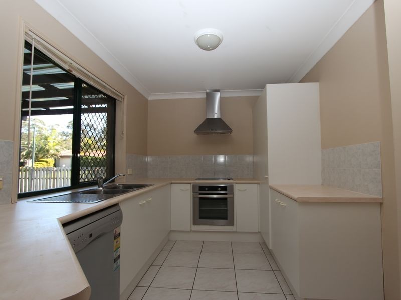 2/184 Greenacre Drive, Arundel QLD 4214
