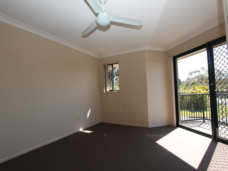 2/184 Greenacre Drive, Arundel QLD 4214