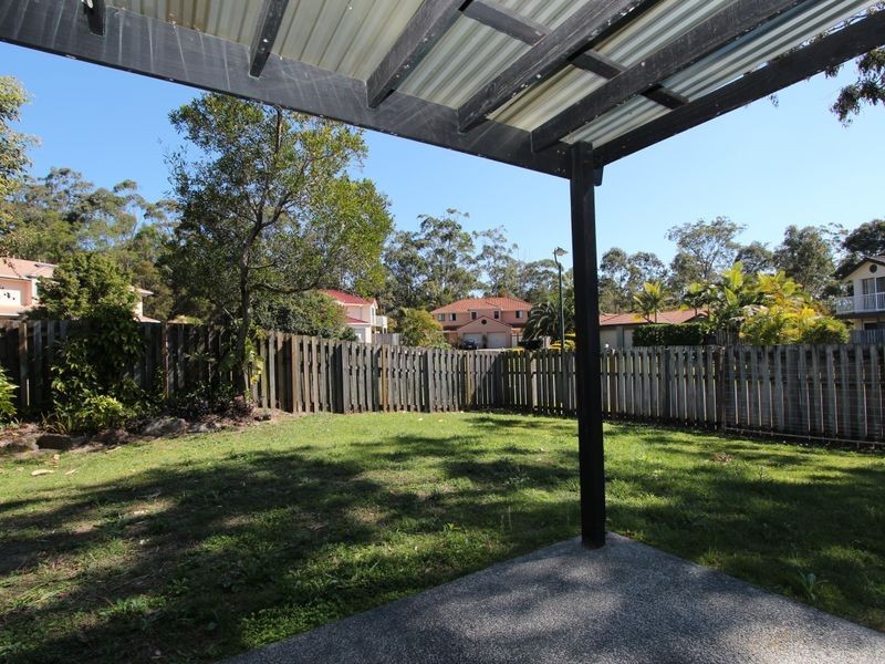 2/184 Greenacre Drive, Arundel QLD 4214