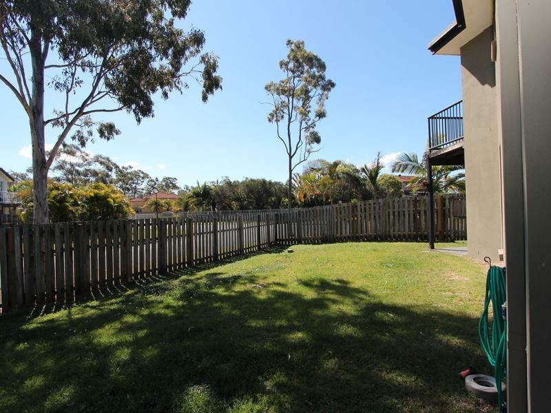 2/184 Greenacre Drive, Arundel QLD 4214