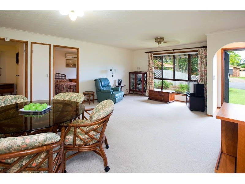 1/2 Dell Court, Coombabah QLD 4216
