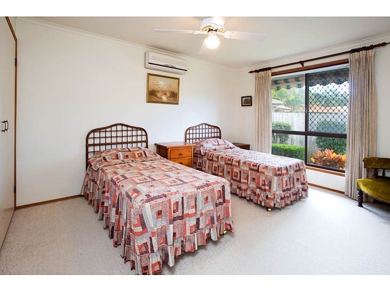 1/2 Dell Court, Coombabah QLD 4216