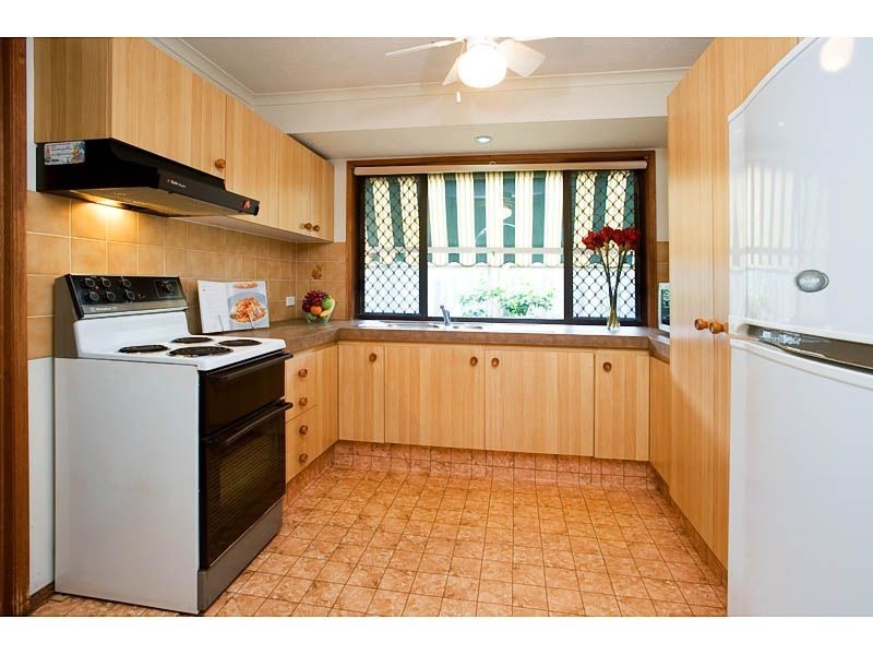 1/2 Dell Court, Coombabah QLD 4216