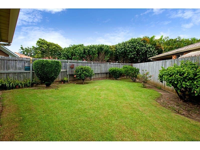 1/2 Dell Court, Coombabah QLD 4216