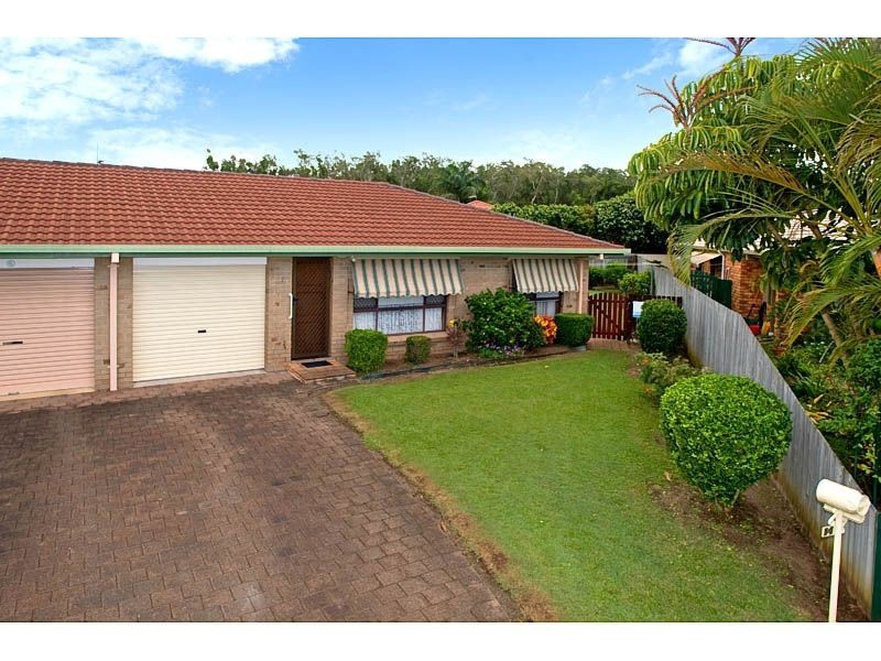 1/2 Dell Court, Coombabah QLD 4216