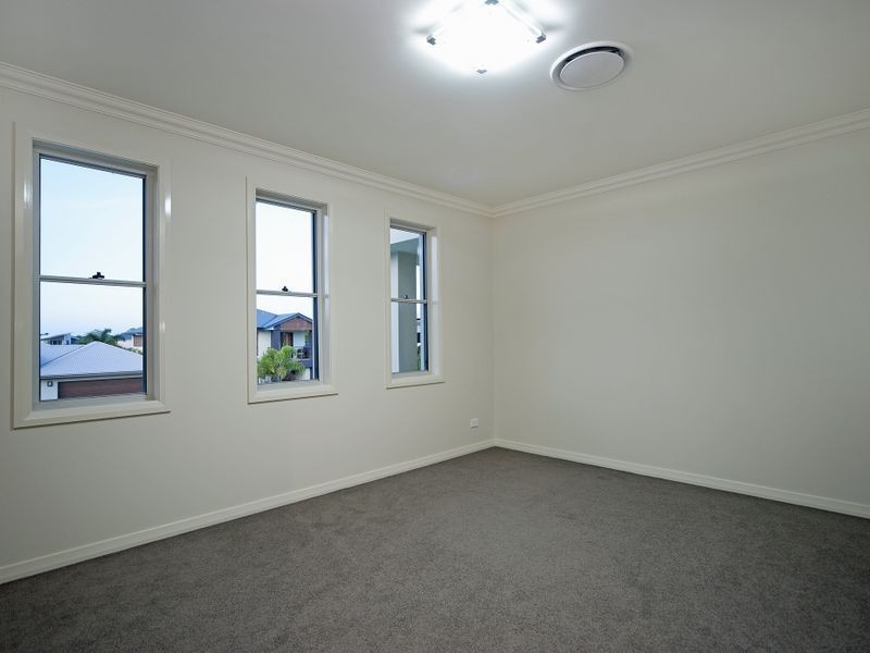 7 Ferrymans Court – Riverlinks, Helensvale QLD 4212