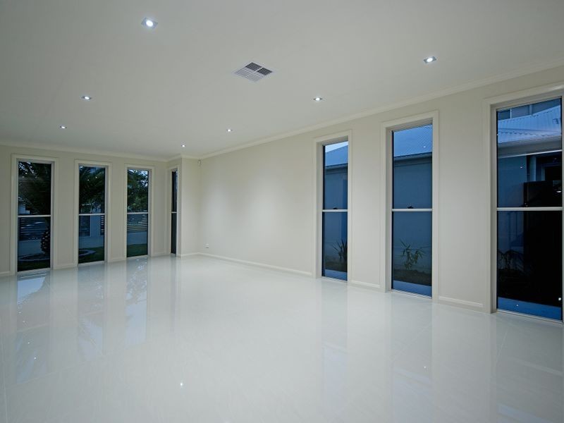 7 Ferrymans Court – Riverlinks, Helensvale QLD 4212