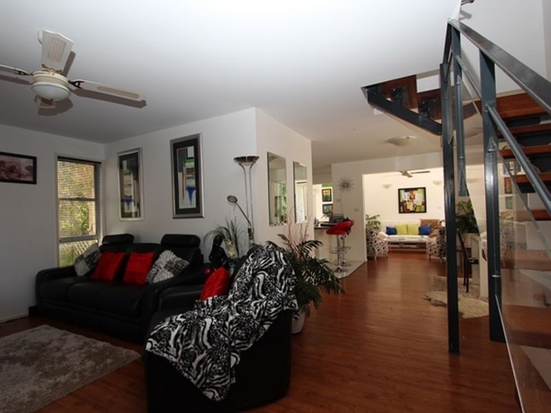 8 Buliti Street, Hope Island QLD 4212