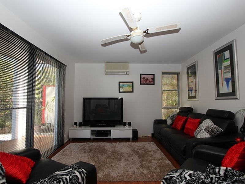 8 Buliti Street, Hope Island QLD 4212