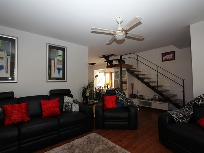 8 Buliti Street, Hope Island QLD 4212