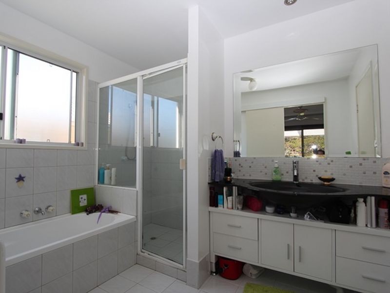 8 Buliti Street, Hope Island QLD 4212