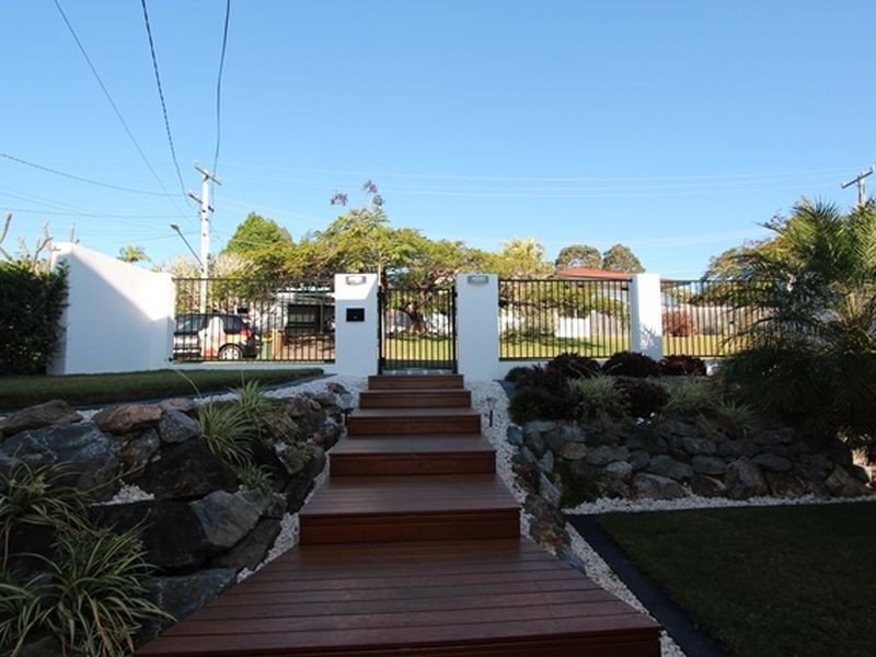 8 Buliti Street, Hope Island QLD 4212