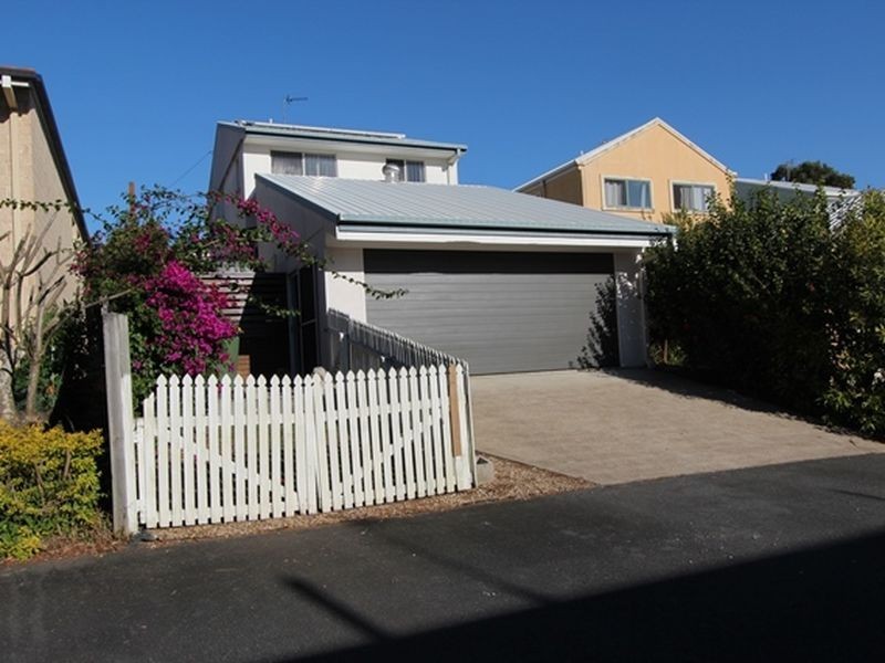 8 Buliti Street, Hope Island QLD 4212