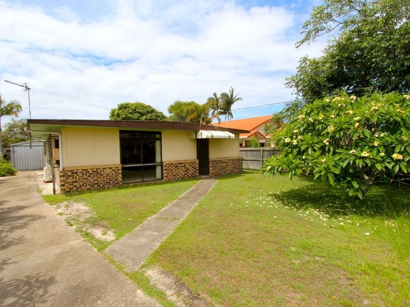 67 Errol Avenue, Paradise Point QLD 4216