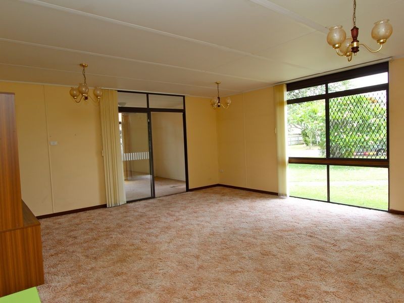 67 Errol Avenue, Paradise Point QLD 4216