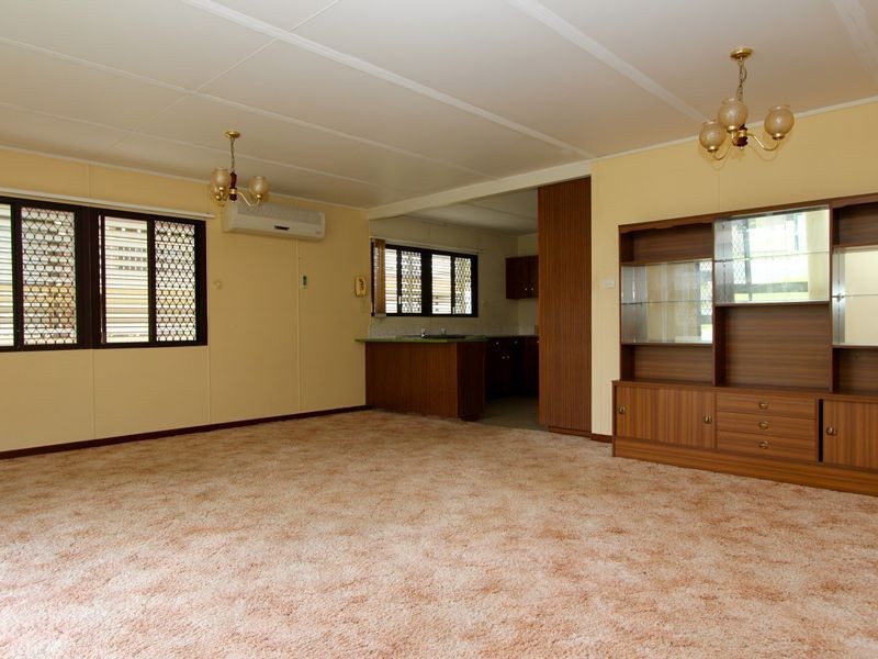 67 Errol Avenue, Paradise Point QLD 4216