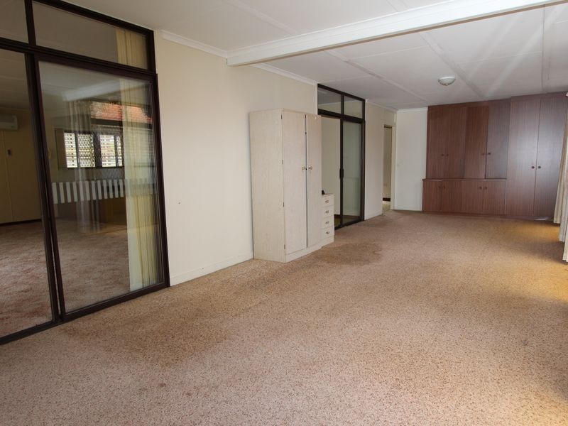 67 Errol Avenue, Paradise Point QLD 4216