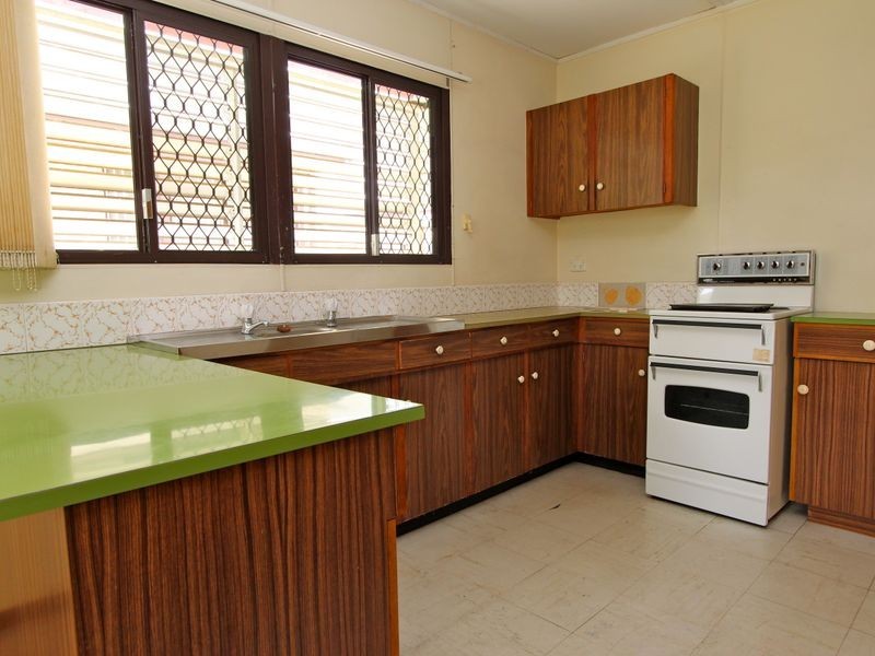 67 Errol Avenue, Paradise Point QLD 4216