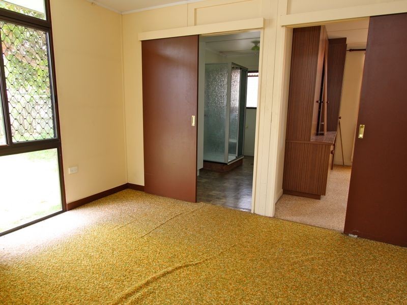 67 Errol Avenue, Paradise Point QLD 4216