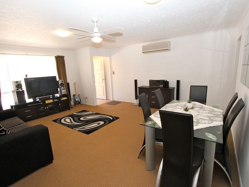 2/6 Woodgate Place, Paradise Point QLD 4216