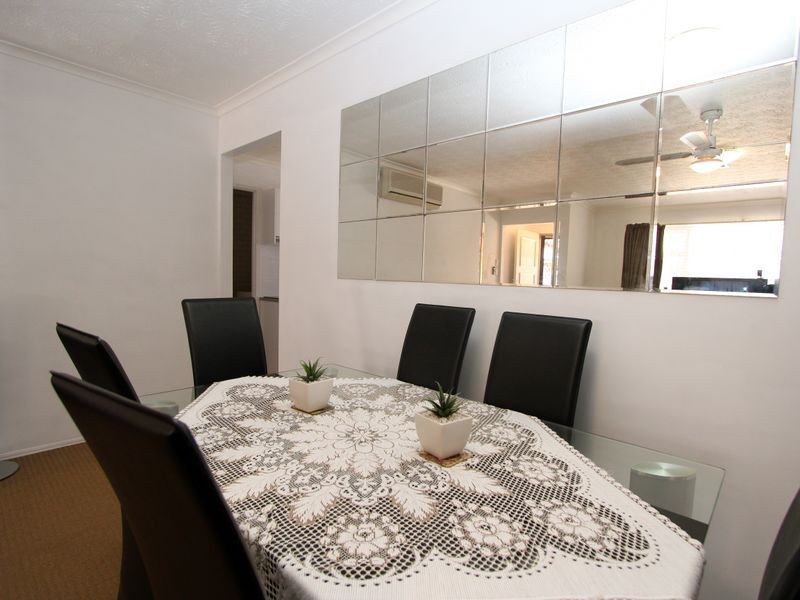 2/6 Woodgate Place, Paradise Point QLD 4216