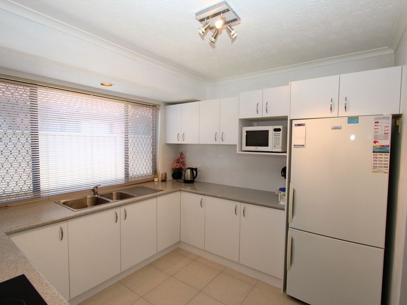 2/6 Woodgate Place, Paradise Point QLD 4216
