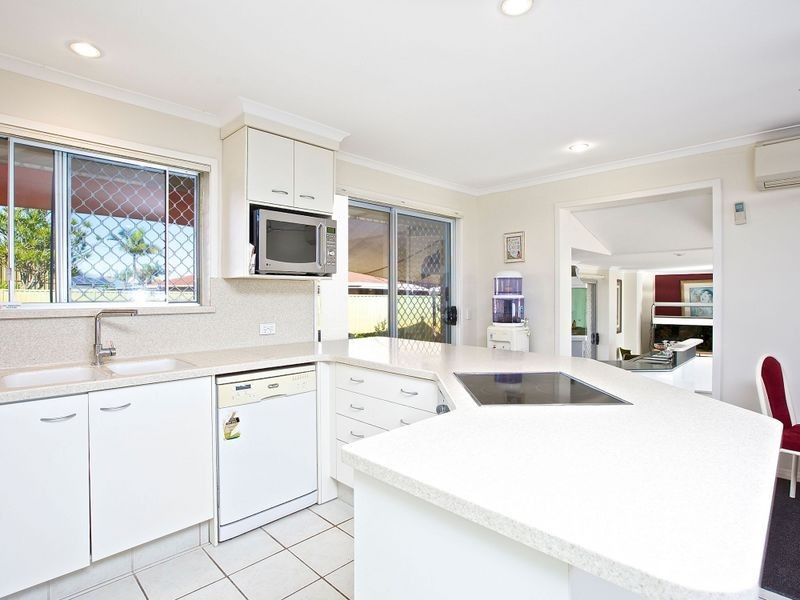 36 Sunbird Avenue, Paradise Point QLD 4216