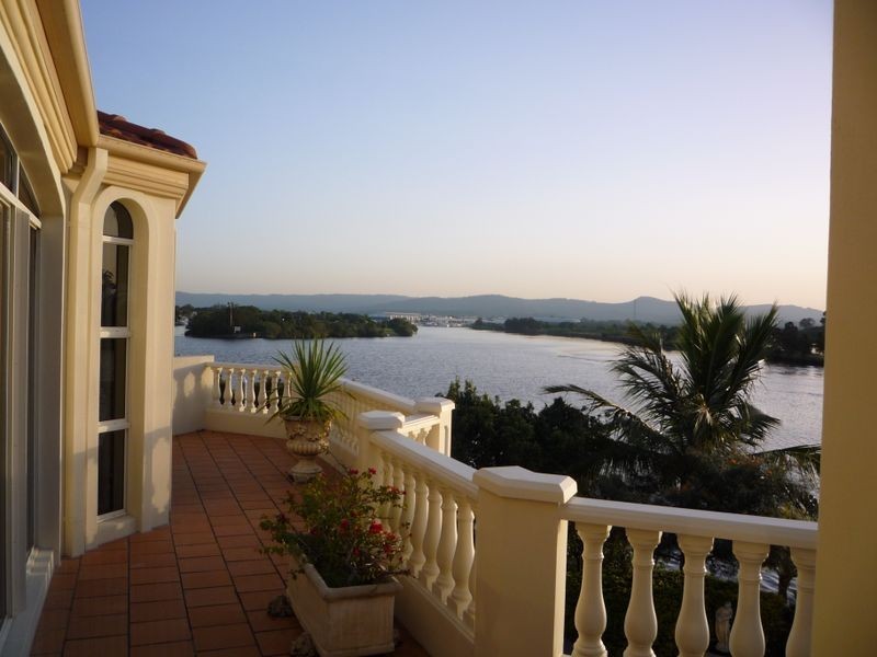 1009 Rosebank Way, Hope Island QLD 4212