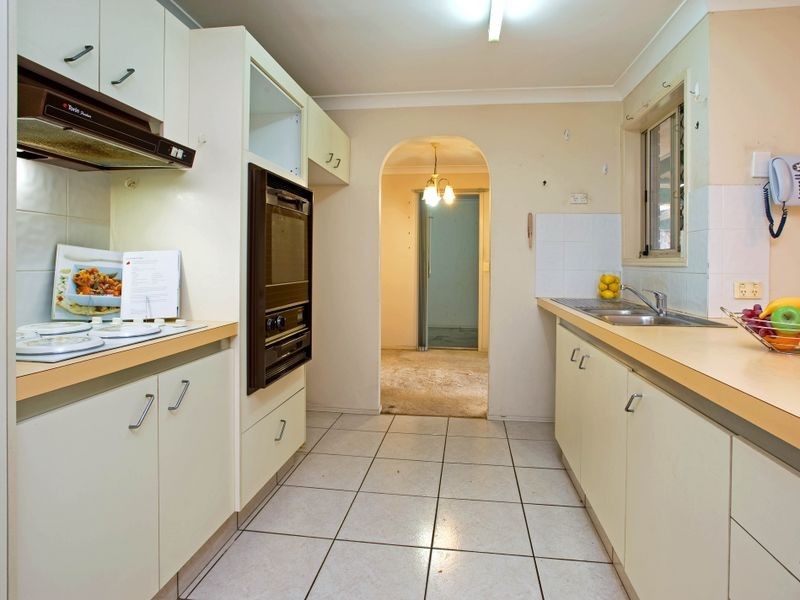 14 Okinya Street, Biggera Waters QLD 4216