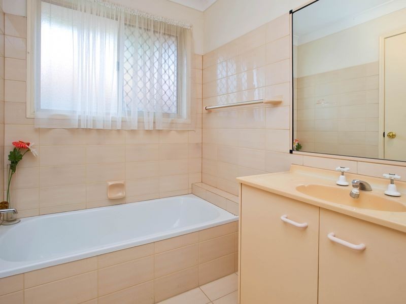 14 Okinya Street, Biggera Waters QLD 4216