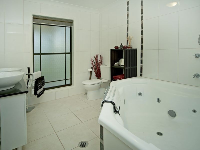 22 Eastern Court, Helensvale QLD 4212