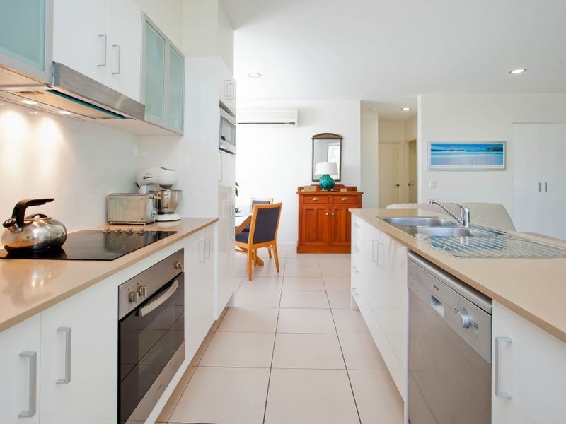 1/8-10 Victor Avenue, Paradise Point QLD 4216