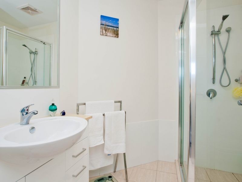 1/8-10 Victor Avenue, Paradise Point QLD 4216