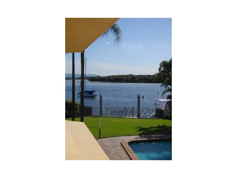 2/8 Paradise Parade, Paradise Point QLD 4216