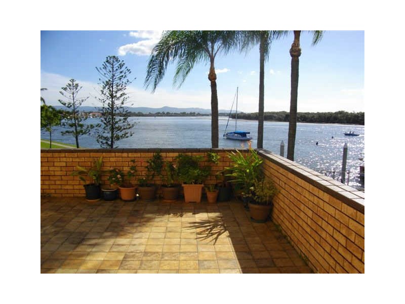 2/8 Paradise Parade, Paradise Point QLD 4216