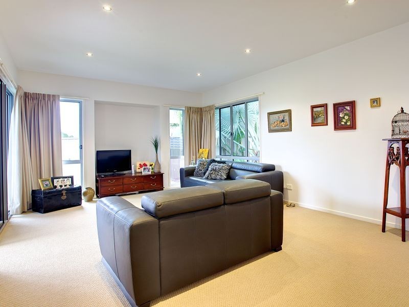 42 Southaven Drive, Helensvale QLD 4212