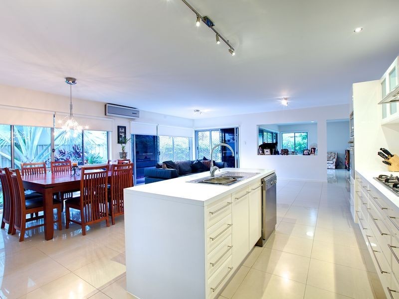 42 Southaven Drive, Helensvale QLD 4212