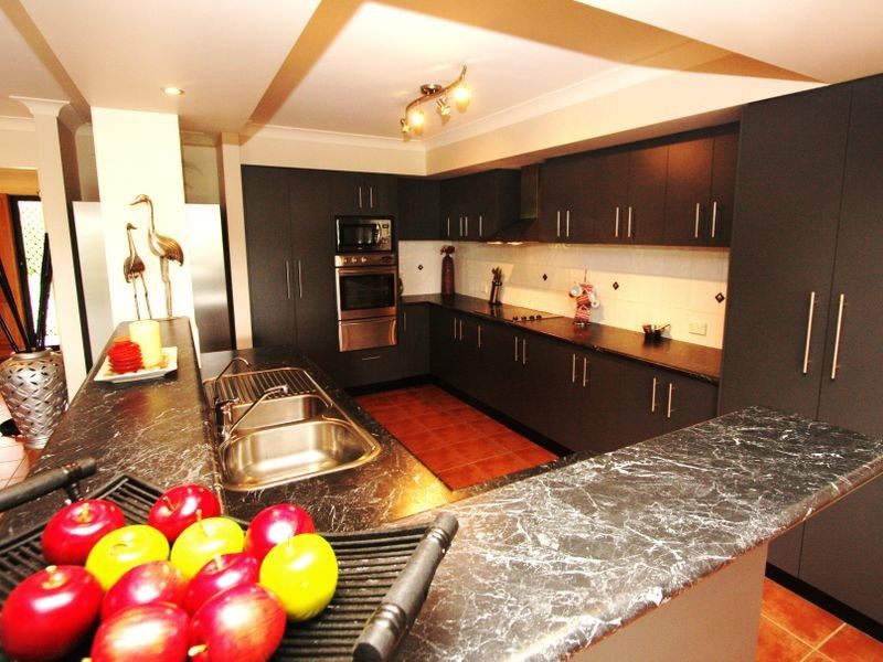 19 Dunnes Avenue, Hope Island QLD 4212