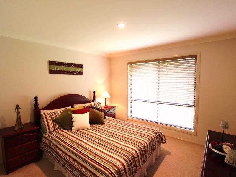 19 Dunnes Avenue, Hope Island QLD 4212