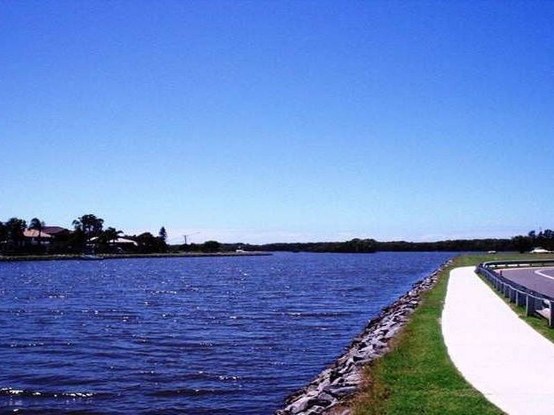 14 Crescent Avenue, Hope Island QLD 4212