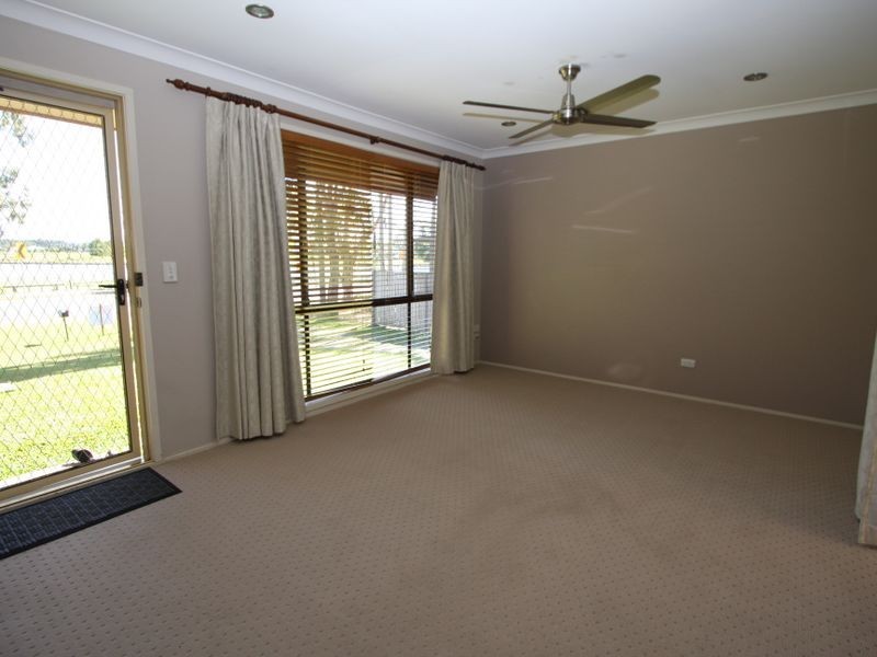 14 Crescent Avenue, Hope Island QLD 4212